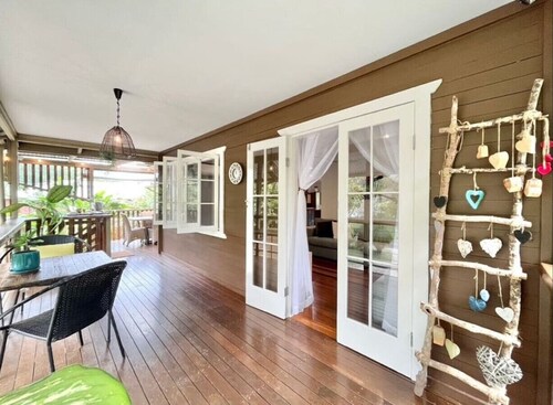 Live in Kuranda Village | Lush garden | Balcony dining