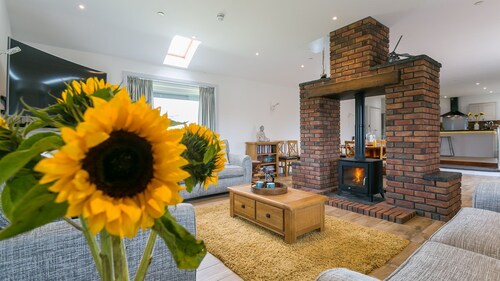 Bwthyn Alberts -  an on the beach that sleeps 7 guests  in 3 bedrooms