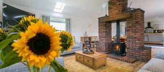 Bwthyn Alberts -  an on the beach that sleeps 7 guests  in 3 bedrooms