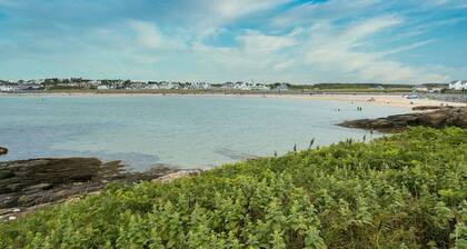 Bwthyn Alberts -  an on the beach that sleeps 7 guests  in 3 bedrooms