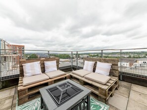 Terrace/patio - Newly built Top-Floor Flat with Private Terrace - Pass the Keys (Reading)