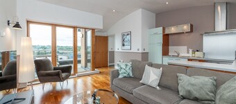 Newly built Top-Floor Flat with Private Terrace - Pass the Keys