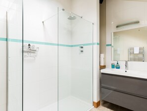 Towels - CV37 9HF The Tack Room Shottery · Charming 1Bed in Shottery with secure Parking - Pass The Keys (Stratford-upon-Avon)