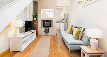 CV37 9HF The Tack Room Shottery · Charming 1Bed in Shottery with secure Parking | Pass The Keys