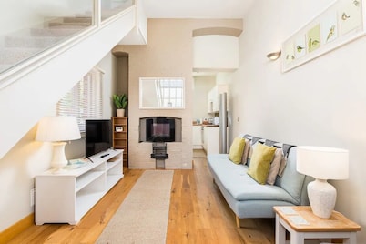 CV37 9HF The Tack Room Shottery · Charming 1Bed in Shottery with secure Parking | Pass The Keys