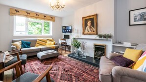 TV - Peaceful, zen apartment with parking, Kew, London - Pass the Keys (Richmond)
