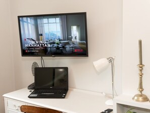 Interior - Peaceful, zen apartment with parking, Kew, London - Pass the Keys (Richmond)