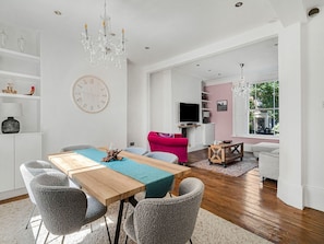 Dining - Stylish Maisonette, Central London - Pass the Keys (London)