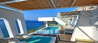 Villa Sapphire - Luxury, private pool, seafront
