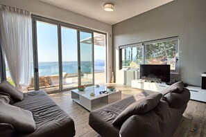 TV - Villa Sapphire - Luxury villa with private pool (Almyrida)