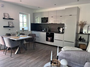 Interior - Welcome to the idyllic Ahrenshof, right in the heart of Bad Zwischenahn.<br>This approx. 45 m&sup2;, high-quality furnished 2-room apartment for 1 to 2 people combines modern comfort with cozy charm and offers the perfect place to relax. (Bad Zwischenahn)