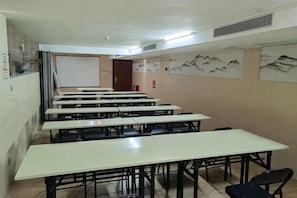 A classroom with multiple desks and chairs, a whiteboard, and educational posters on the walls. - Elong Yam Hotel (Near Panyu Chimelong and Guangzhou South Railway Station) (Guangzhou)