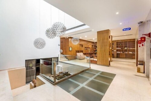 Elong Yam Hotel (Near Panyu Chimelong and Guangzhou South Railway Station)