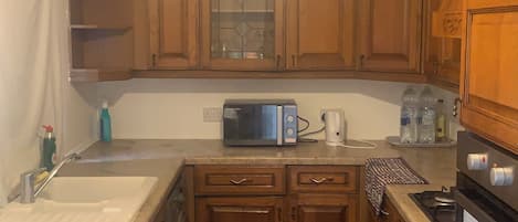 Frigorífic, microones, forn i placa de cuina