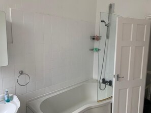 House | Bathroom | Combined shower/bathtub, deep-soaking bathtub, towels - Rotzy Residences Burnley Home Away From Home (Burnley)