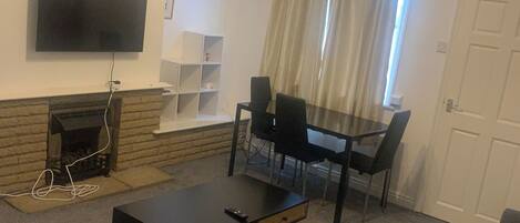 Rumah | Area keluarga | TV dan perapian