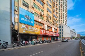 Unclassified image, 2 of 12, button - Xinggang Hotel (Shenzhen)