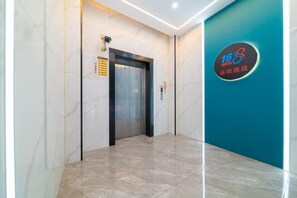 Unclassified image, 3 of 12, button - Xinggang Hotel (Shenzhen)