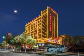Exterior - Pudong Holiday Hotel (Aksu City)