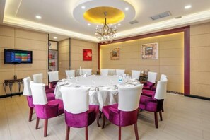 Restaurant - Pudong Holiday Hotel (Aksu City)