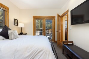 4 bedrooms, free WiFi, bed sheets - Ski Tip Ranch Retreat/Hot Tub Access (Keystone)