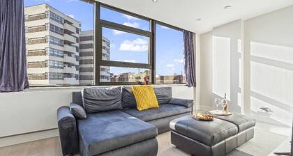 Retail Park Apartment Sleeps SEVEN Turbo WiFi