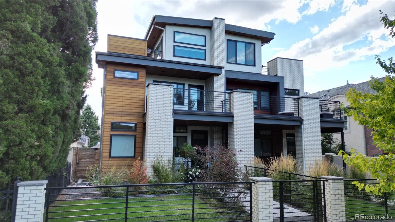 Luxurious, Modern Townhome, Golf Simulator, Rooftop Deck