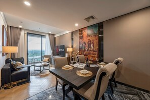 Svit Executive - 1 sovrum - tillgång till Club Lounge - utsikt mot poolen | Italienska Frette-lakan, sängtillbehör av högsta kvalitet och duntäcken