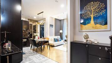 Suite Romantique, 1 chambre, accès au salon club, vue piscine | Draps italiens Frette, literie de qualité supérieure