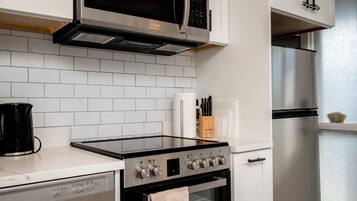 Mikrowelle, Ofen, Herdplatte, Geschirrspüler