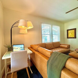 Smart TV, books - Historic Home, Modern Conveniences 15 Minutes to Chattanooga. Great for Families (Signal Mountain)