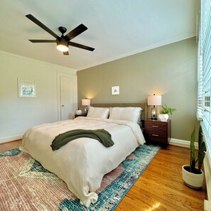 3 bedrooms, desk, iron/ironing board, travel crib