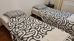 3 bedrooms, desk, WiFi, bed sheets