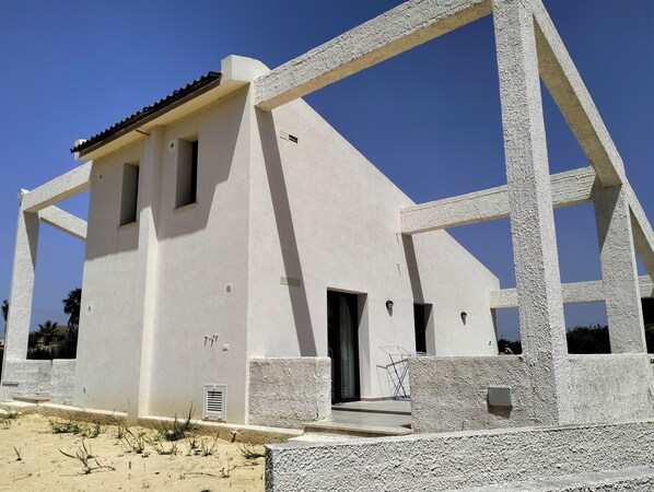 Exterior - Villa Biancolilla: Small detached villa inside an easclusivo green park (Marsala)