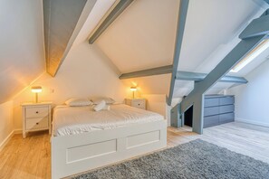 5 chambres, fer et planche à repasser, Wi-Fi, draps fournis