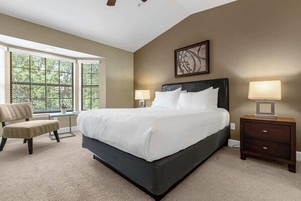 4 عدّة غرف نوم ومكواة/لوح كي وسرير سفر وواي فاي