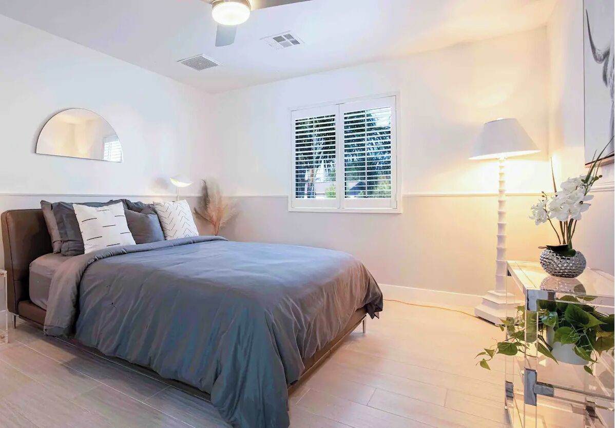CA1000: Spacious 4-bedroom house in cool Palm Springs with AC