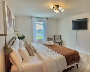 4 bedrooms, iron/ironing board, WiFi, bed sheets