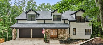 Spacious 5-bedroom, family-friendly lodge mountain house in charming Jasper