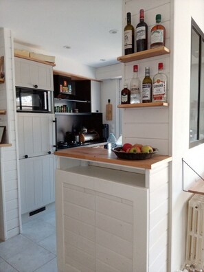 Refrigerador, microondas, horno, placa de cocina