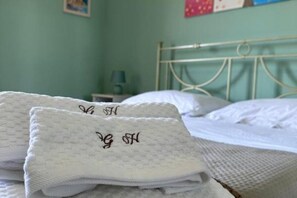 2 chambres, fer et planche à repasser, Wi-Fi gratuit, draps fournis