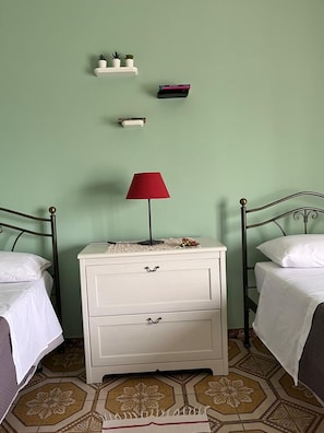 2 chambres, fer et planche à repasser, accès au Wi-Fi (inclus)