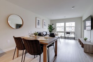 Comfort Apartment, City View | In-room dining - Cozy Alexandria Apartment (Alexandria)