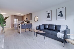 Comfort Apartment, City View | Living area | 50-inch Smart TV with cable channels - Cozy Alexandria Apartment (Alexandria)