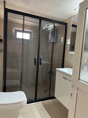 Dusche, Handtücher, Seife, Shampoo