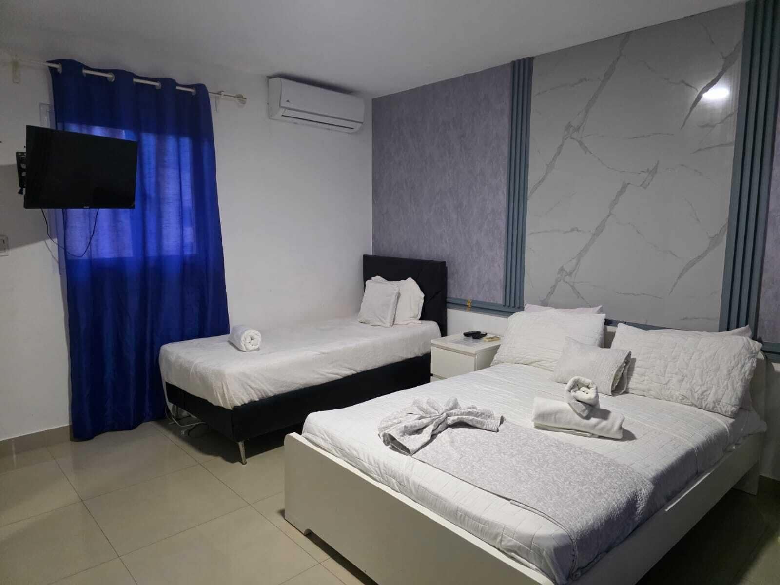 舒适开间, 泳池景观 | 客房内保险箱、遮光窗帘、免费 WiFi、床单