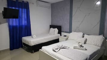 Estudio Confort, vistas a la piscina | Caja fuerte, cortinas opacas, wifi gratis y ropa de cama