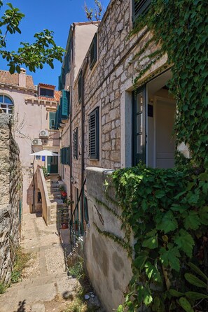 Exterior detail - Hedera Estate, Hedera Studio 7 (Dubrovnik)