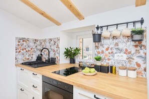 Fridge, microwave, stovetop, electric kettle - Hedera Estate, Hedera Studio 7 (Dubrovnik)