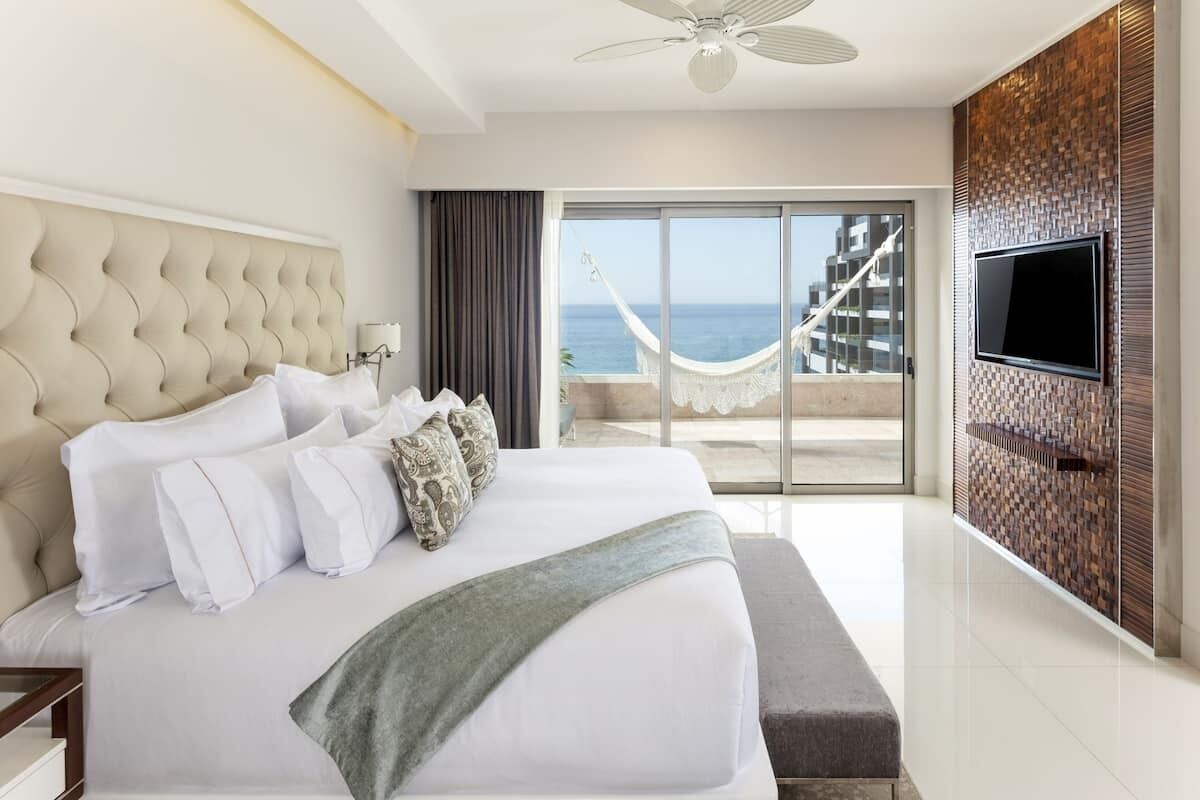 2 Beedrooms Suite with Ocean View | 2 bedrooms, free minibar, in-room safe, blackout drapes